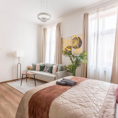 Explore Budapest From A Luxurious Cozy Apartment Exterior foto