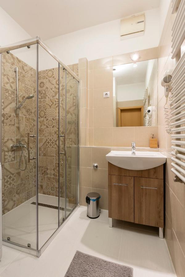 Explore Budapest From A Luxurious Cozy Apartment Exterior foto